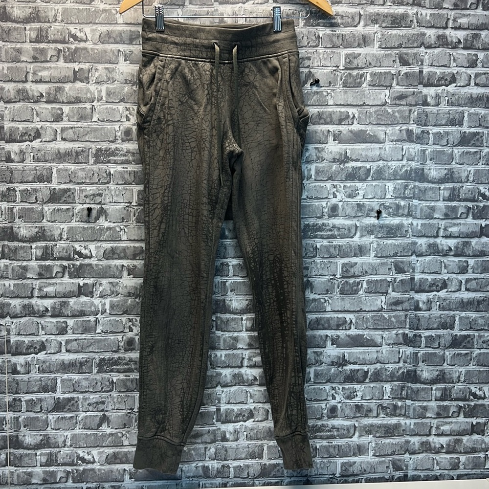 Lululemon joggers